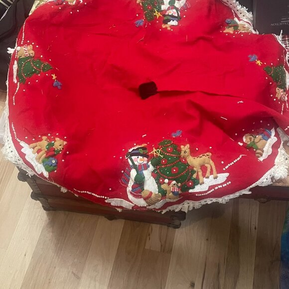 Handmade Tree Skirt - Picture 2 of 16